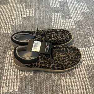Women's hey dudes size 8